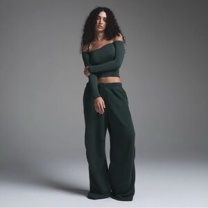 SKIMS spruce straight leg, classic pants inside large NWT